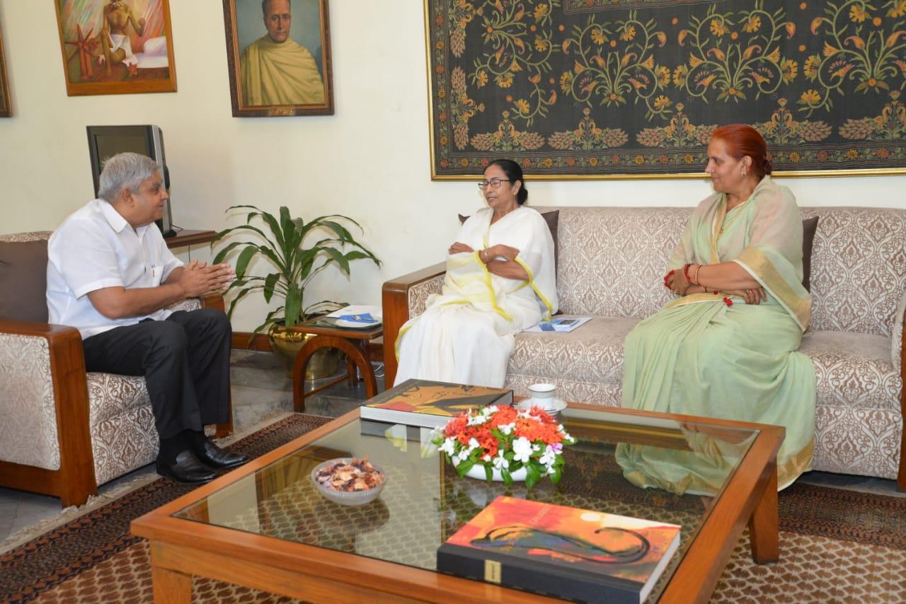 Mamata calls on Governor Dhankar