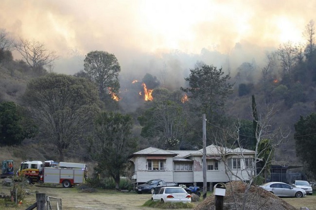 Heavy winds fan Australian bushfires, disrupt flights