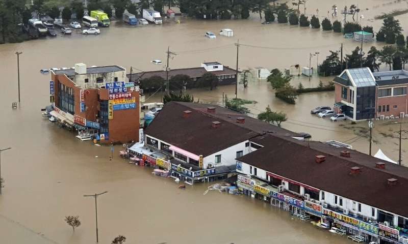 7 killed as Typhoon Mitag hits South Korea