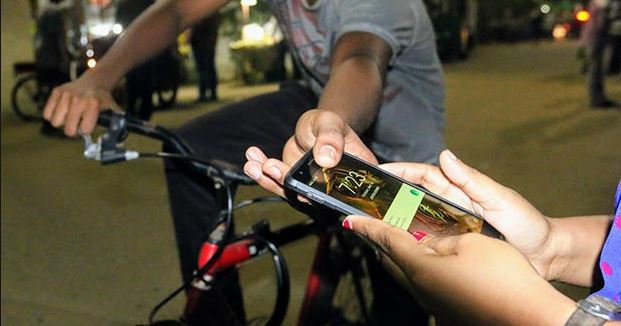 Mobile phone snatcher held in Delhi