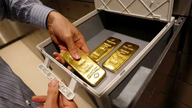 Delhi: One held at airport for smuggling gold