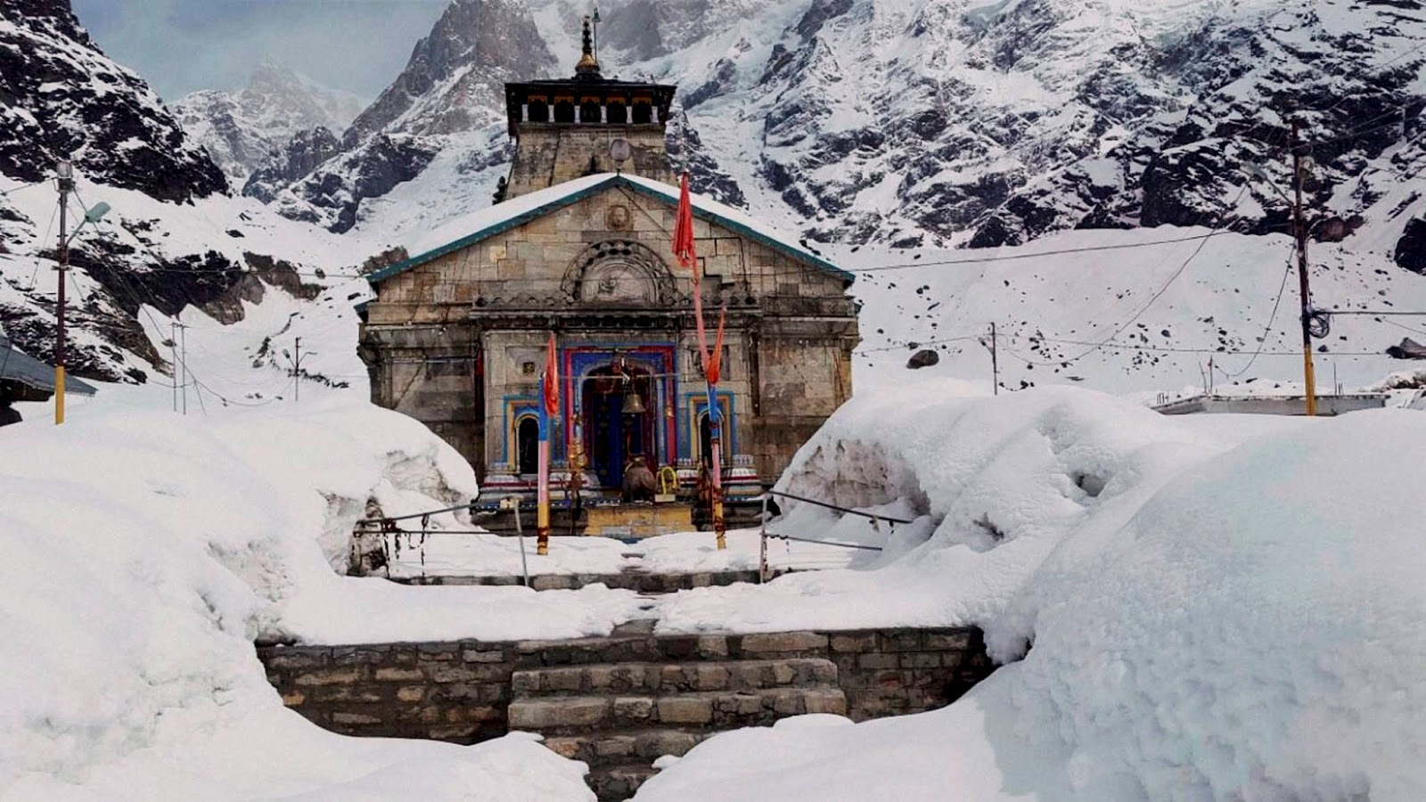 Uttarakhand: Kedarnath, Badrinath wrapped in thick blanket of snow