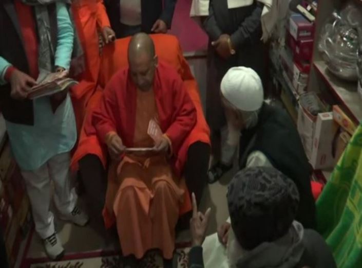 UP CM participates in mass contact drive in Gorakhpur to garner support for CAA