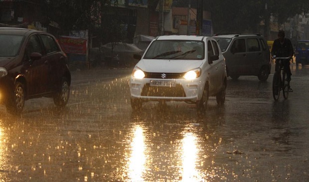 IMD predicts light rain over Punjab, Haryana, Delhi in next 24 hours IMD predicts light rain over Punjab, Haryana, Delhi in next 24 hours