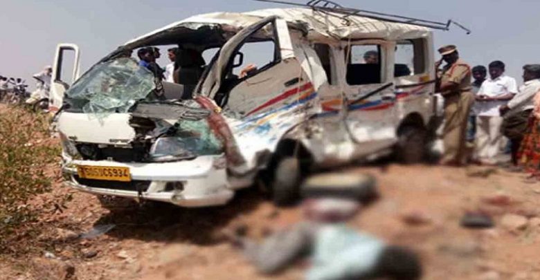 Road Accident: Seven Karnataka labourers die in road mishap in Telangana Road Accident: Seven Karnataka labourers die in road mishap in Telangana