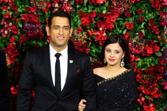 Sports: MS Dhoni’s wife Sakshi on on #Dhoniretires hashtag; has this to say