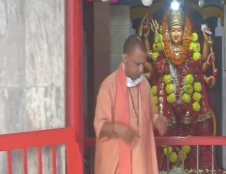 Uttar Pradesh: Chief Minister Yogi Adityanath offers prayers at Gorakhnath Temple Uttar Pradesh: Chief Minister Yogi Adityanath offers prayers at Gorakhnath Temple