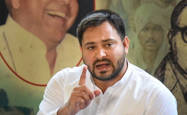 Tejashwi condemns onion hurling at Nitish, says there are other ways to protest