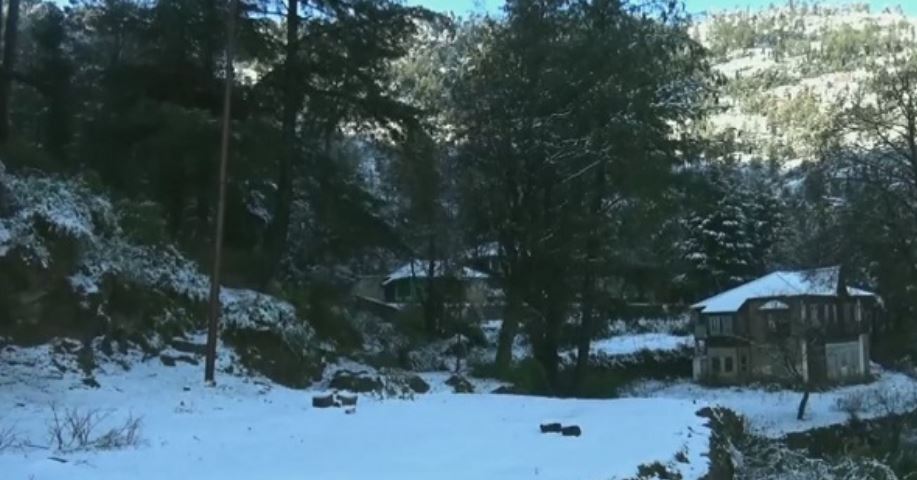 Jammu-Srinagar National Highway closed after overnight snowfall, landslides