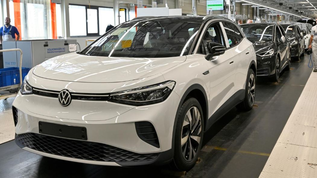 Car News: Volkswagen looks to claim damages from suppliers over chip shortages