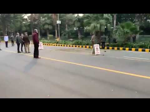 New Delhi: Blast near Israeli embassy, several cars damaged, police on the spot