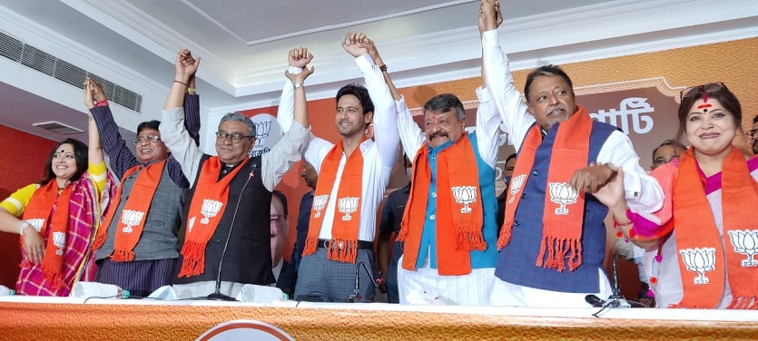 Politics: Yash Dasgupta, several Tolly actors join BJP Politics: Yash Dasgupta, several Tolly actors join BJP