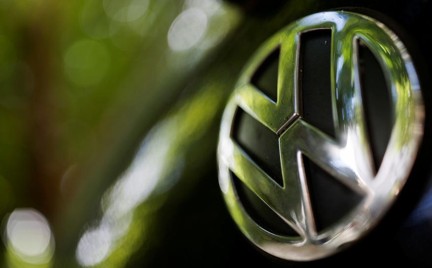 General Motors, Volkswagen halt some Mexican operations on gas shortage