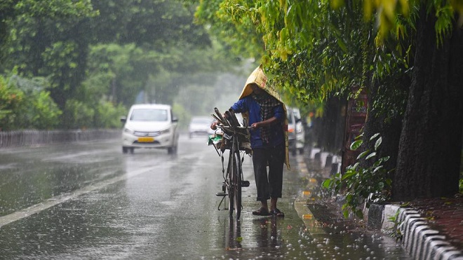 Weather Update: Light to moderate rainfall likely in Delhi
