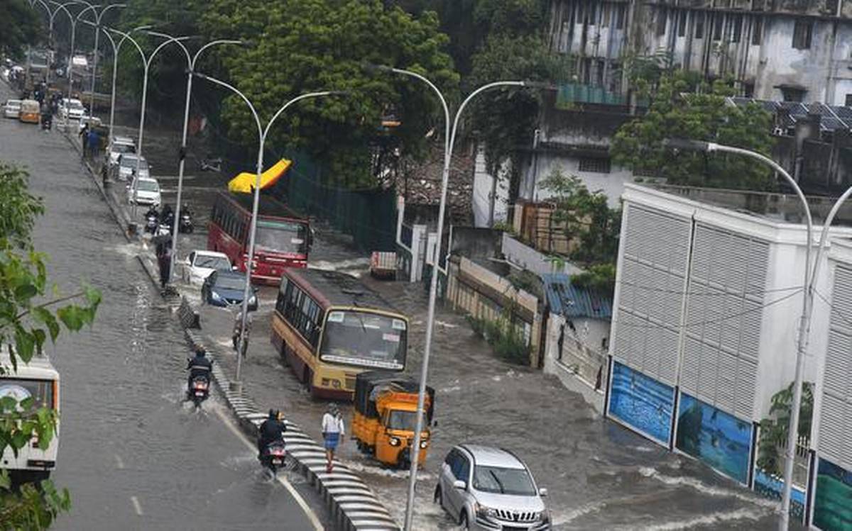 TN Rains: Traffic hit, transport services affected TN Rains: Traffic hit, transport services affected