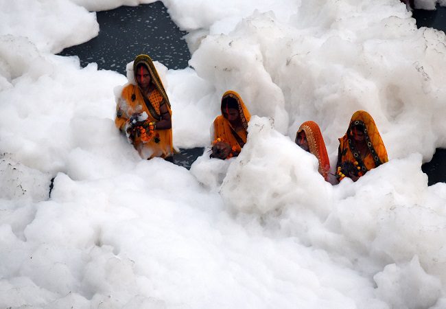 Delhi: Devotees perform rituals in toxic foam-laden Yamuna on final day of Chhath puja