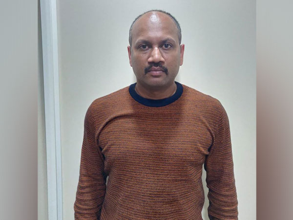 Maharashtra: Palghar Police arrests Kiran Gosavi in cheating case Maharashtra: Palghar Police arrests Kiran Gosavi in cheating case