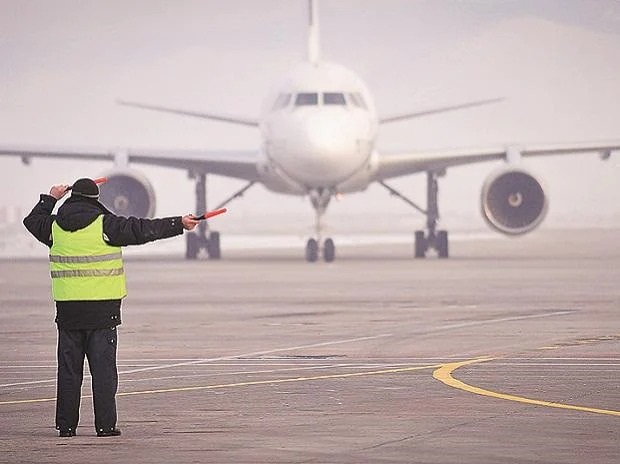 Several flights delayed at Delhi airport due to dense fog Several flights delayed at Delhi airport due to dense fog