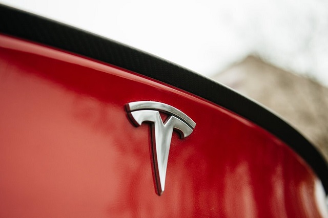 Automobile: Tesla now selling microphone for in-car karaoke Automobile: Tesla now selling microphone for in-car karaoke