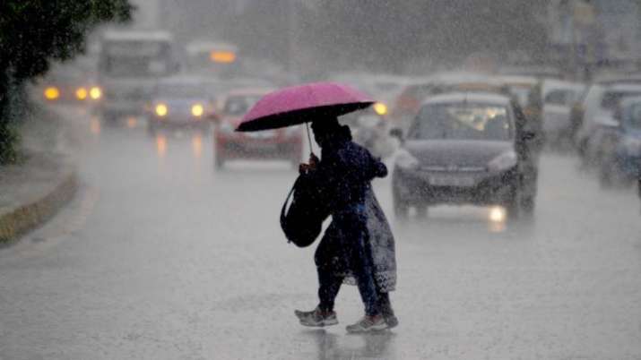 Delhi Weather: Humid morning in city, light rain expected