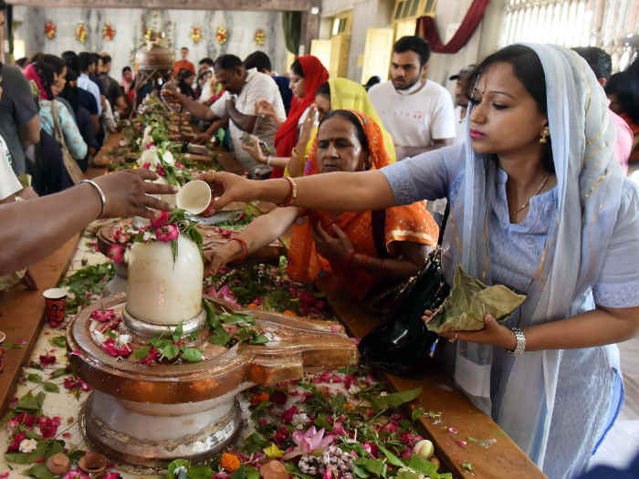 Sawan 2022: Devotees throng temples as they celebrate last Monday of ‘Sawan’