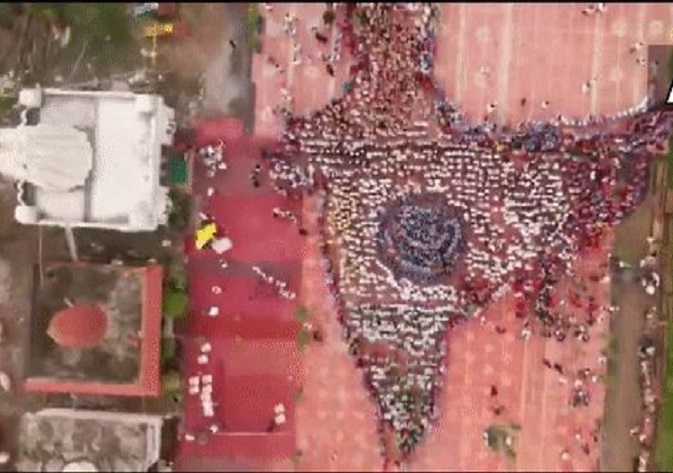 Indore witnesses World Book of Records for largest human chain forming India’s map