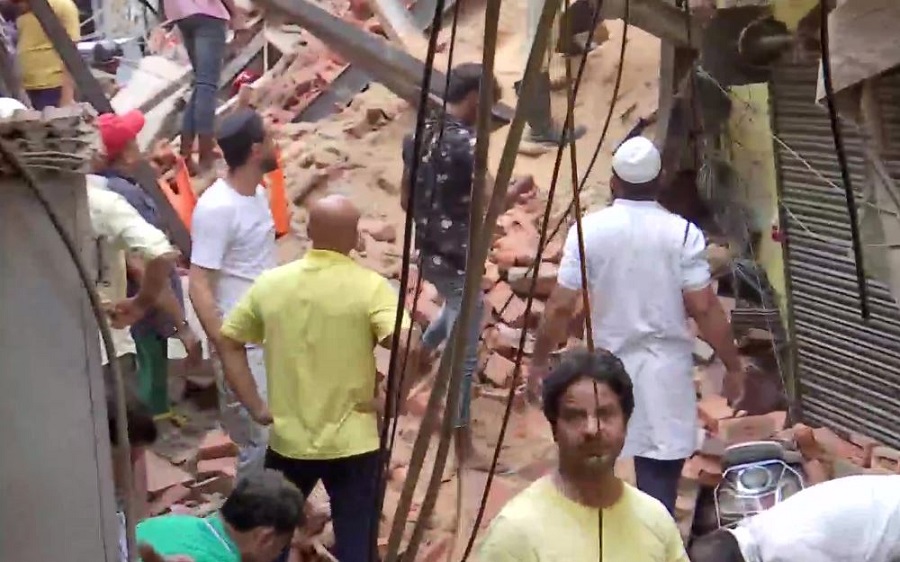 Delhi: 4 persons injured, many feared trapped under debris after building collapse in Azad market area