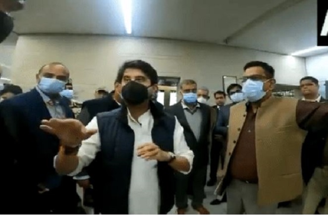 Civil Aviation Minister Jyotiraditya Scindia Makes Surprise Visit To Delhi IGIA Amid Passenger Congestion Complaints