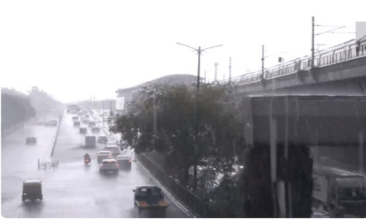 Parts of Delhi witness heavy rainfall coupled with thunderstorms