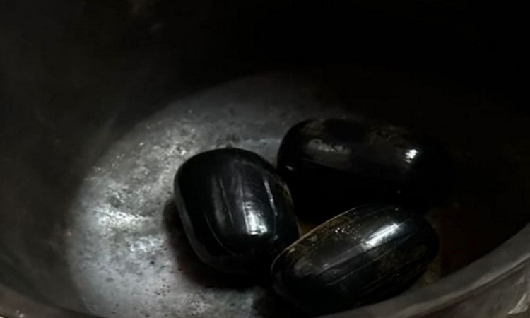 Two arrested with gold worth Rs 1 cr hidden in rectum at Hyderabad airport