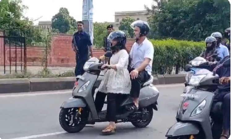 Rajsthan: Rahul Gandhi arrives in a college in Jaipur; Rides pillion on girl’s scooter