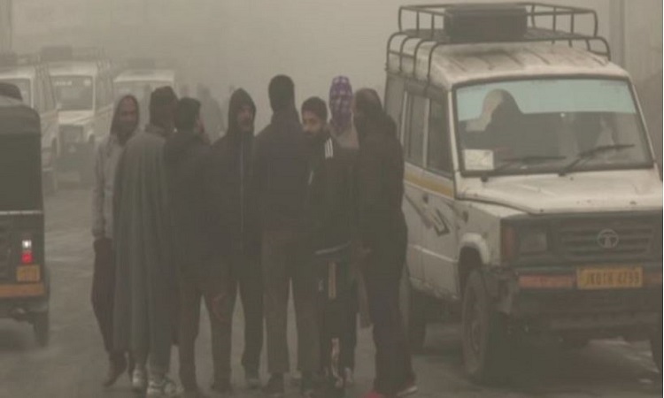 J&K: Severe cold wave grips Kashmir, morning fog lowers visibility on roads