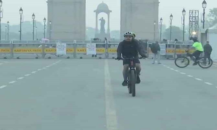 Chilly morning welcomes 2024; Delhiites wake up to cold wave on Monday