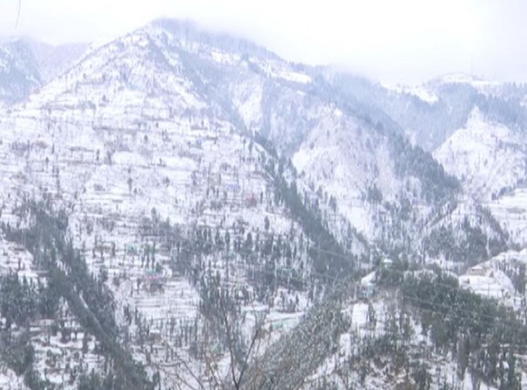 Snowfall in J-K’s Rajouri brings joy to tourists, farmers; road closures impact connectivity