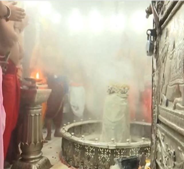 Devotees flood Mahakaleshwar in Ujjain on 1st day; Attend Bhasma Aarti