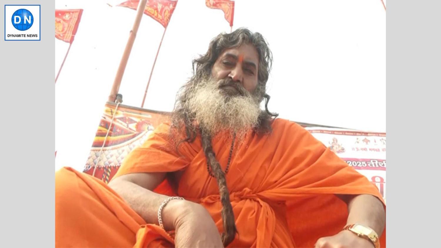 Maha Kumbh: Enigmatic ‘Chai Wale Baba’ giving IAS aspirants free coaching… Maha Kumbh: Enigmatic ‘Chai Wale Baba’ giving IAS aspirants free coaching…
