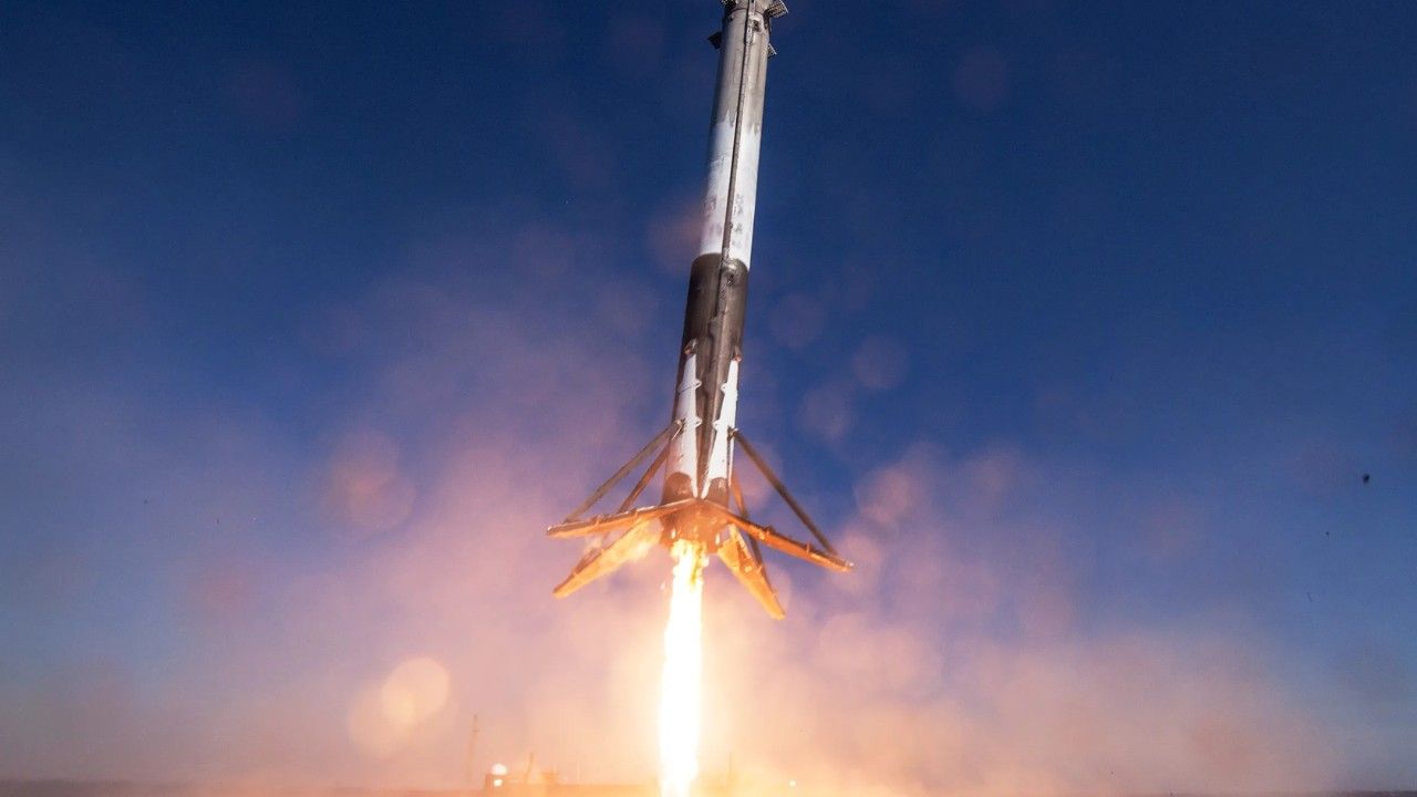 SpaceX Lights Up the Night: Falcon 9 Launches 21 Starlink Satellites in Milestone 400th Flight