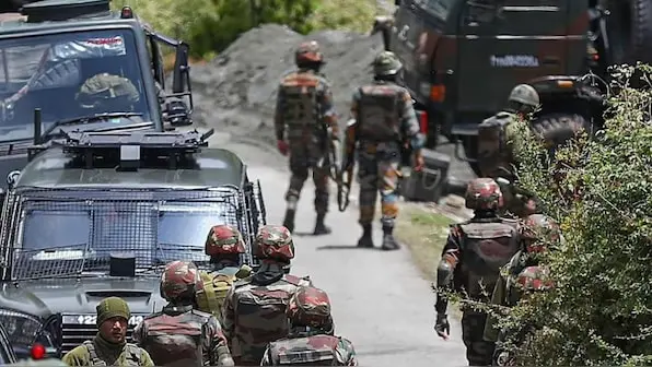 J&K: Two cops injured during encounter with terrorists in Bandipora