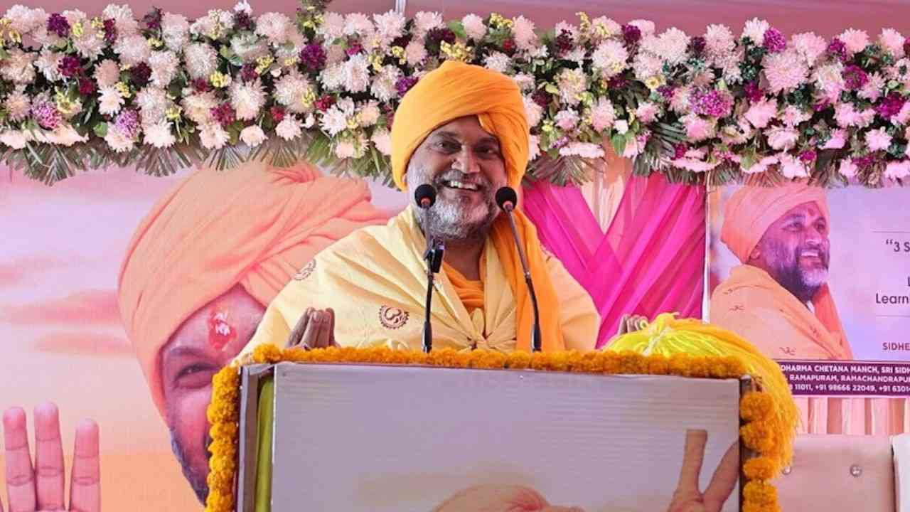 Siddheshwar Brahmarshi Gurudev Inspired Devotees in Delhi For Divine Knowledge, Told The Basic Mantras of Success