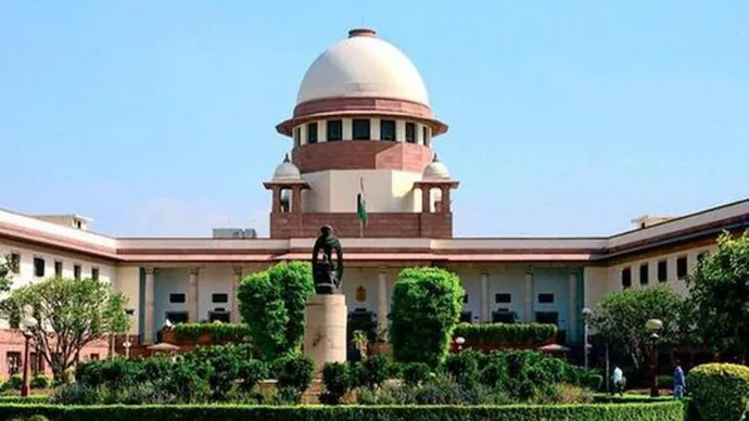 SC stays summons against Rahul over his remarks on Savarkar