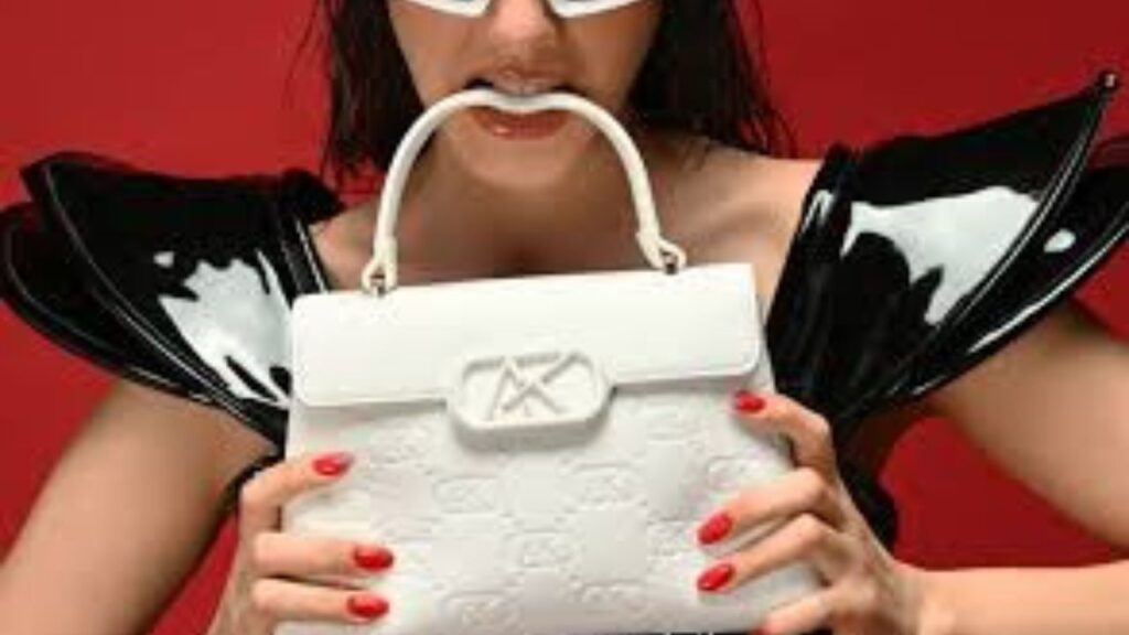Akiki Handbag