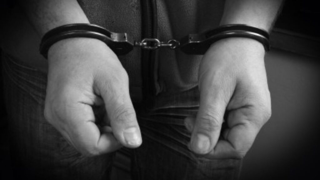 Mumbai Police held a man (Source: Internet)