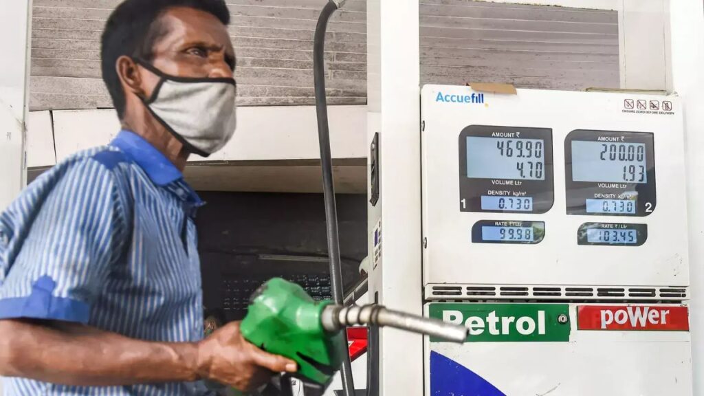 Petrol Diesel prices dip in Maharashtra