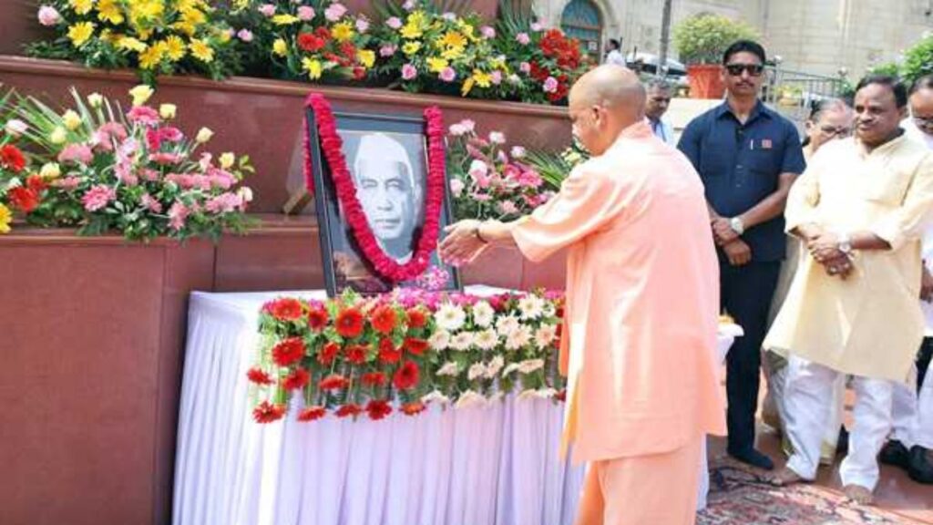 UP CM Yogi Adityanath pays tribute to Chaudhary Charan Singh in Lucknow (Source: Internet)
