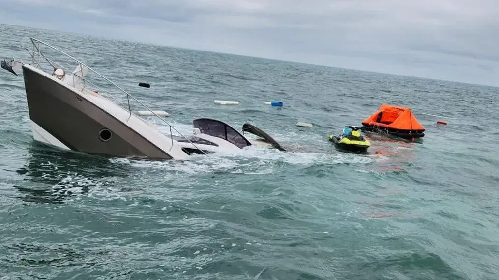 Indonesia: Tourist boat sinks off Bengkulu; 7 Killed, 34 injured