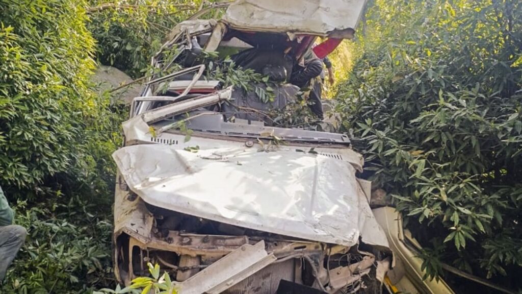 Cab met with an accident (Source: Internet)