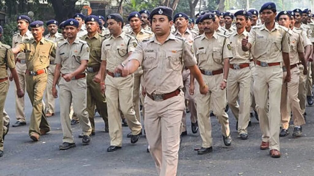 A constable arrested for taking bribe (Source: Internet)