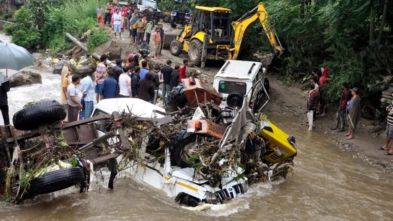 Himachal: Six dead, two injured in two accidents in Mandi and Kullu