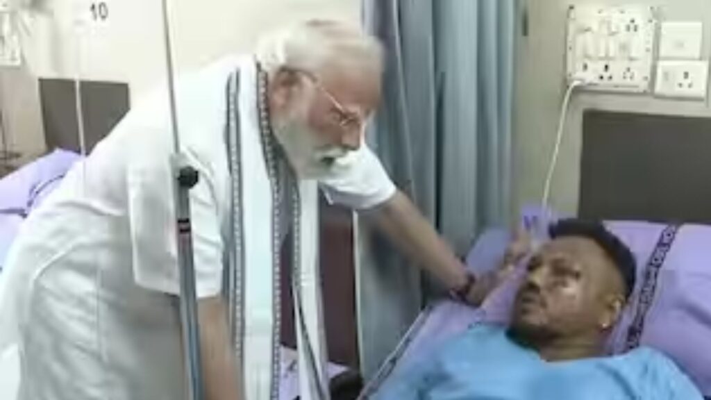 PM speaks to only survivor in the hospital (Source: Internet)