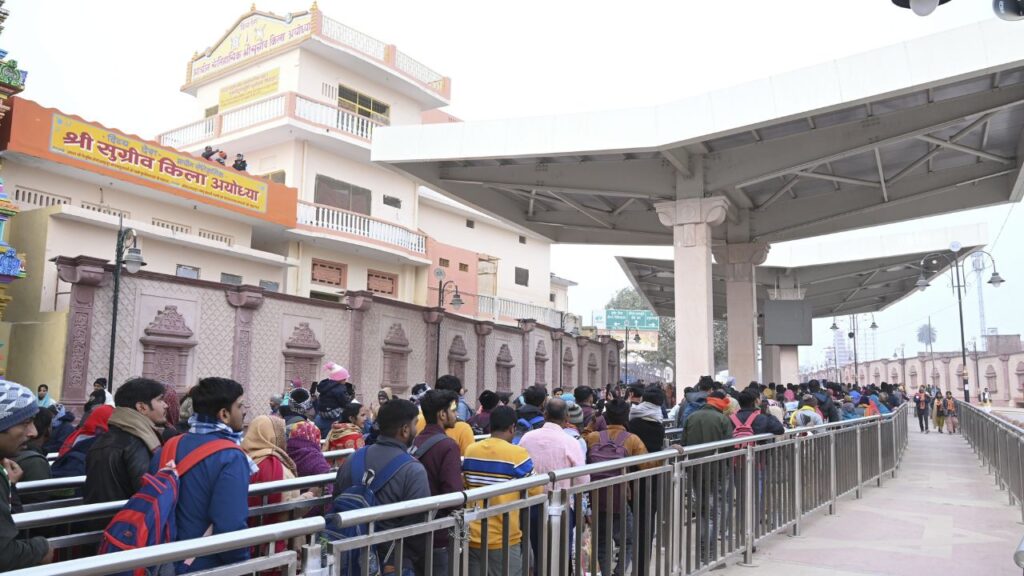Devotees at Ram Mandir (Source: Internet)